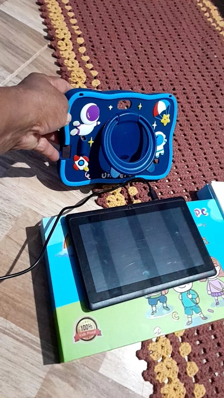 Capa azul espacial do Universe Tablet Kids com suporte giratório